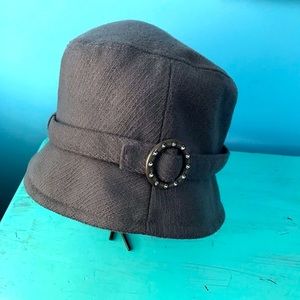 BUCKET HAT GRAY WITH RHINESTONE EMBELLISHMENT